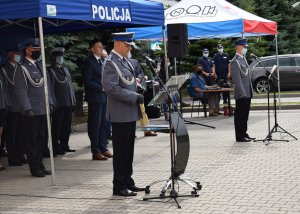 Zastępca Komendanta Stołecznego Policji insp. Marek Chodakowski i policjanci KPP NDM