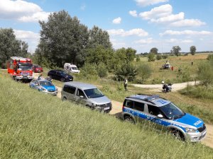 policja i straż w rejonie wypadku