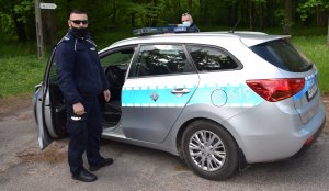 policjanci, radiowóz