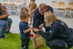 policjanci podczas spotkania