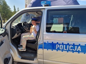 policjanci na Dniu Dziecka