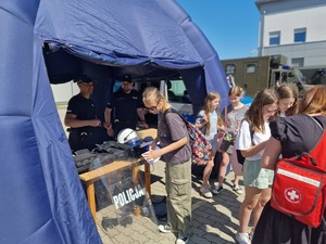 policjanci na Dniu Dziecka