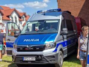 policjanci na piknikach rodzinnych