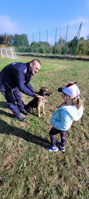 służby na spotkaniu z uczniami