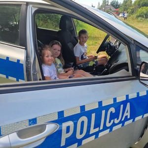 policjanci na pikniku w Kazuniu- Bielanach