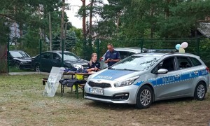 sołecki piknik z udziałem pomiechowskich policjantów