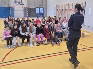 policjantki na spotkaniu w szkole