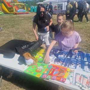 policjanci na pikniku majówkowym