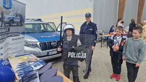policjanci na spotkaniu w szkole