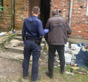 dzielnicowy z poszukiwanym