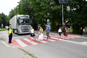 policjanci w rejonie szkół