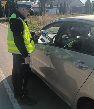 policjanci ruchu drogowego podczas działań