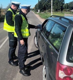 policjanci ruchu drogowego podczas działań