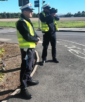 policjanci ruchu drogowego podczas działań