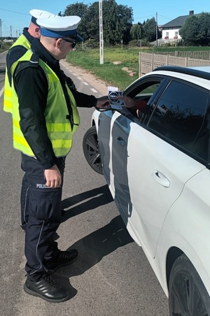 policjanci ruchu drogowego podczas działań