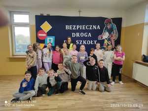 policjantka z wizytą w szkole