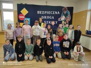 policjantka z wizytą w szkole