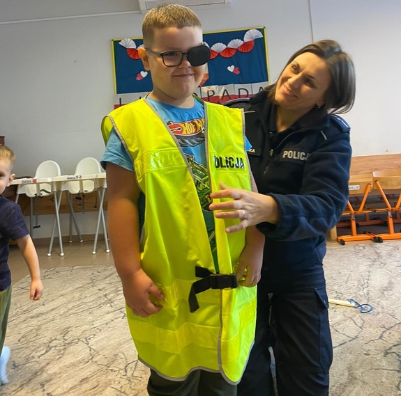 policjantka na spotkaniu w przedszkolu