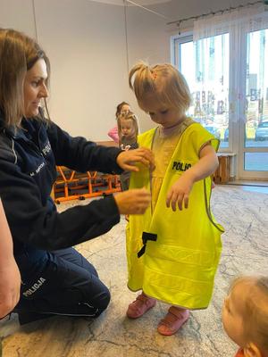 policjantka na spotkaniu w przedszkolu