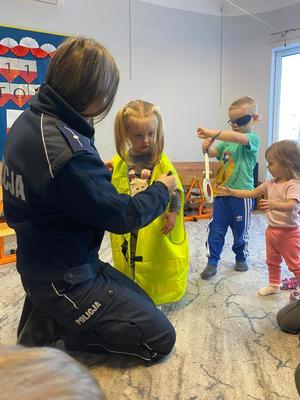 policjantka na spotkaniu w przedszkolu
