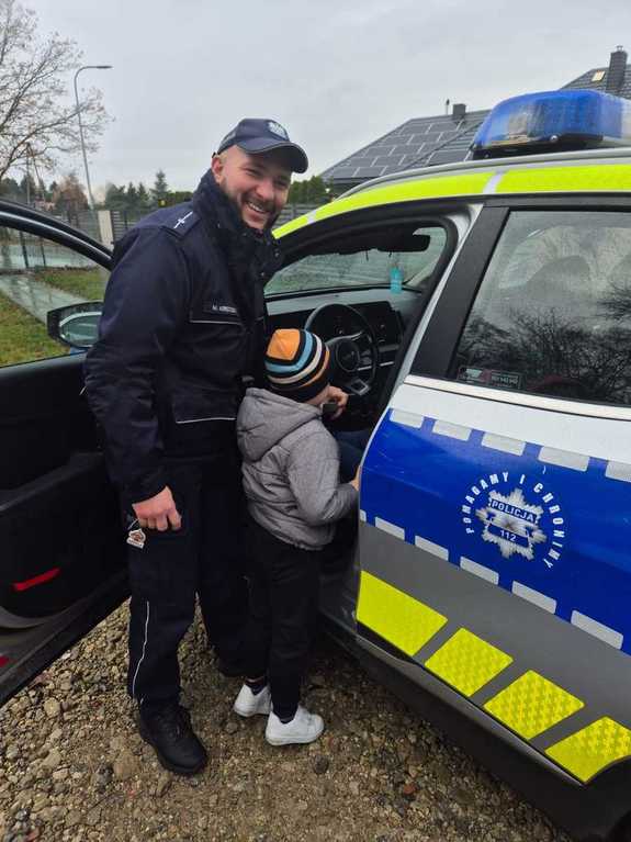 policjanci u przedszkolaków