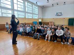 policjantka z wizytą w szkole