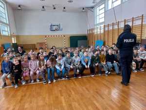 policjantka z wizytą w szkole