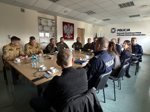 Lokalne podtopienia na rzece Wkrze. Policja w pełnej gotowości
