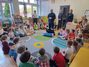 Dzielnicowi i profilaktyk na spotkaniu z najmłodszymi