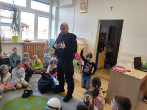 Dzielnicowi i profilaktyk na spotkaniu z najmłodszymi