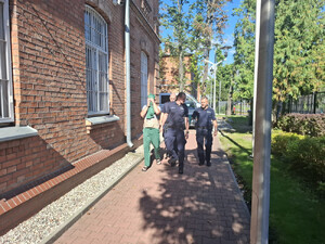 „Na zakupy” do jubilera przez dziurę w dachu galerii handlowej. Trzech podejrzanych trafiło do aresztu